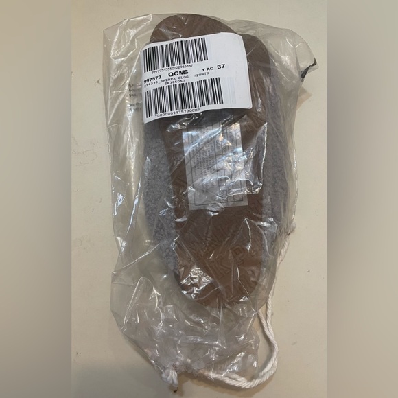 PINK COZY-PLUSH CLOGS SLIPPERS. Size small (5-6). NWT. Color gray. - Picture 6 of 8